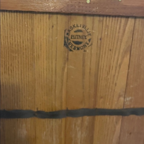 Basketville Putney Vermont Vintage Rustic Tan Woven Storage Picnic Basket - Picture 2 of 16